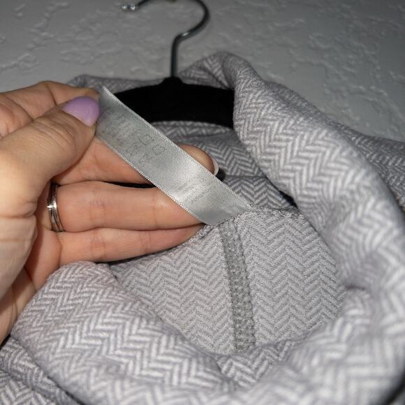 Kyodan Gray & White Herringbone Mock Neck Sweater Size Small - Picture 5 of 6